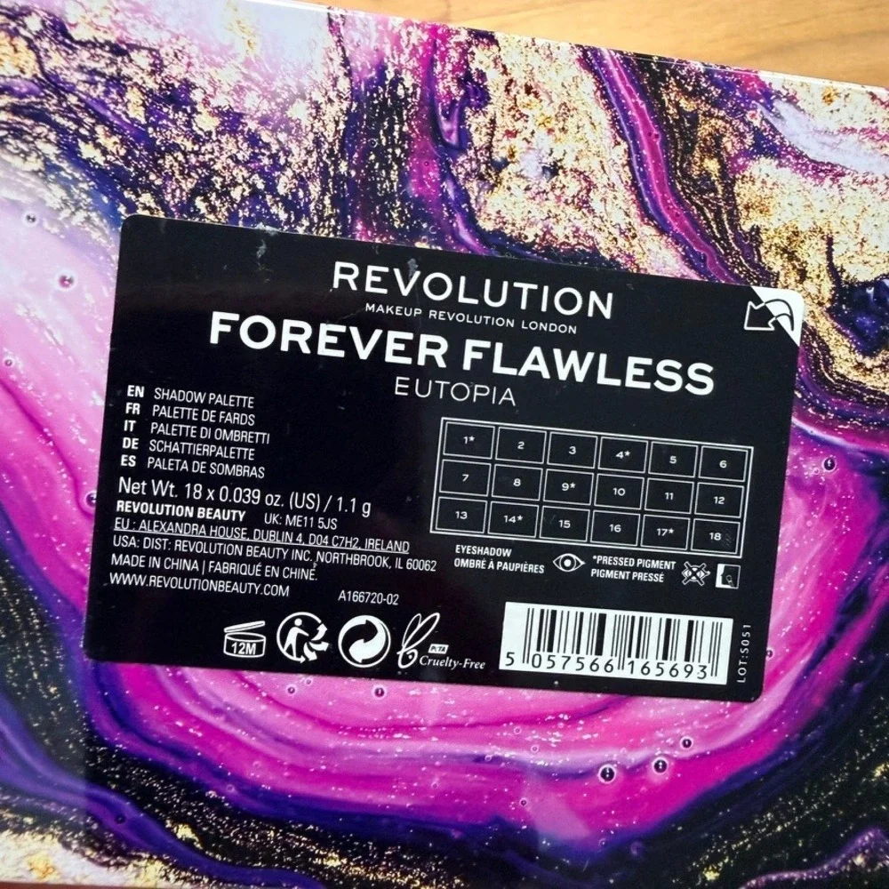 Revolution Forever Flawless Eutopia 18-Pan Eyeshadow Palette New NWOB